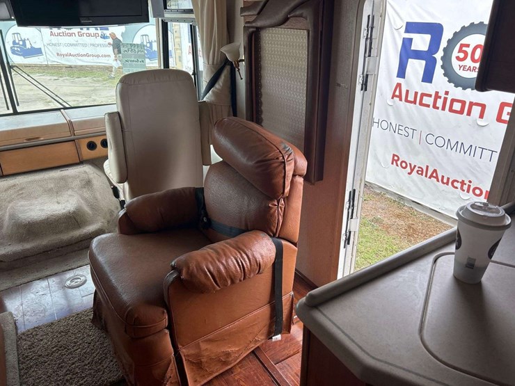 1999-southwind-fleetwood-34n-34ft-class-a-motorhome-image-13