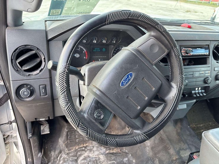 2012-ford-f550-image-24