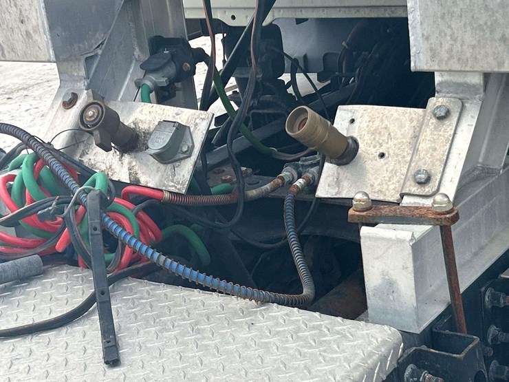 2014-mack-cxu613-t/a-wet-kit-day-cab-truck-tractor-image-22