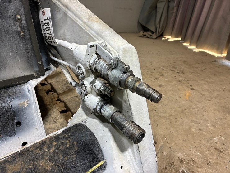 bobcat-t140-image-11