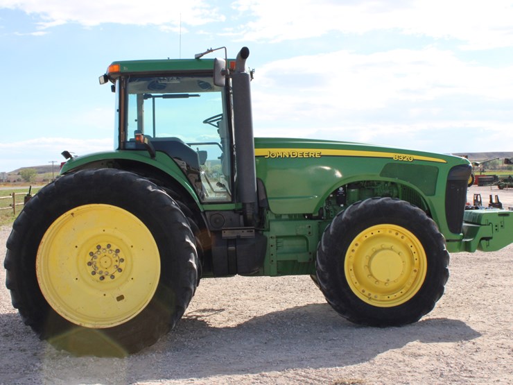 john-deere-8320-image-10