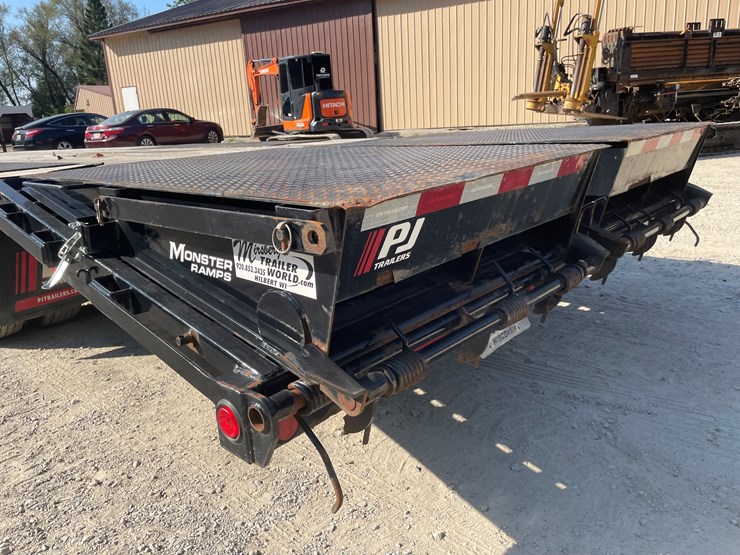 #1010-•-2023-pj-trailers-26'-tandem-dual-axle-deck-over-trailer,-(has-title)-image-29