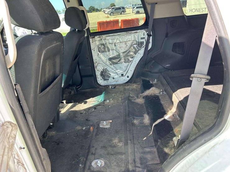 2014-chevrolet-tahoe-image-22