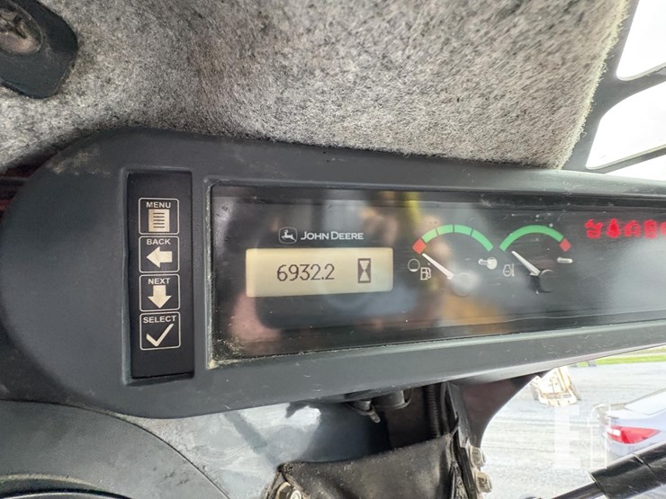 2015-deere-326e-image-18