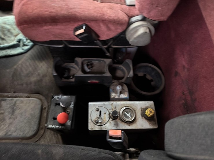 2003-peterbilt-357-image-23