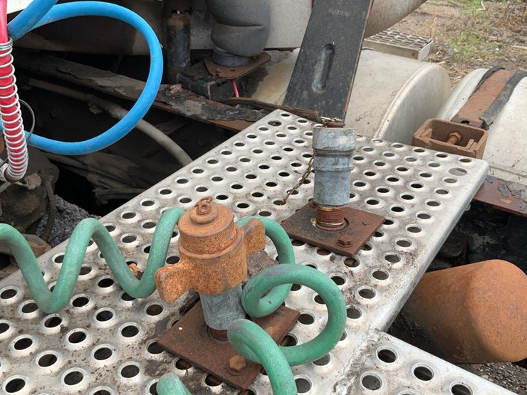 2004-mack-chn613-image-48