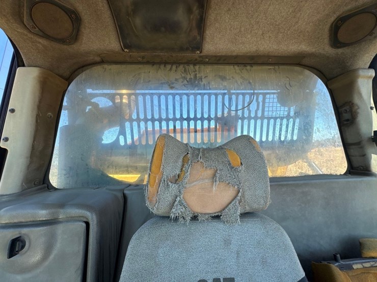 2007-caterpillar-725-image-26