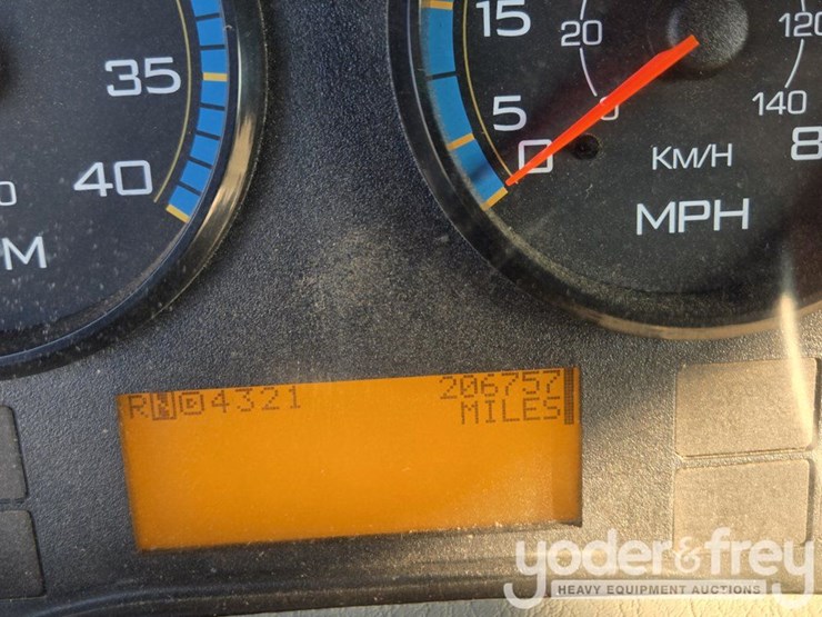 2009-international-7300-image-48