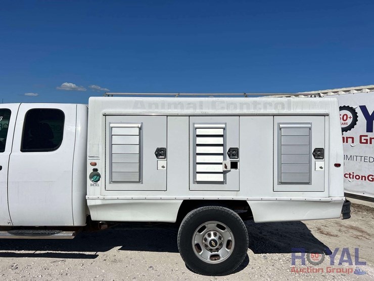 2013-chevrolet-silverado-3500-image-28