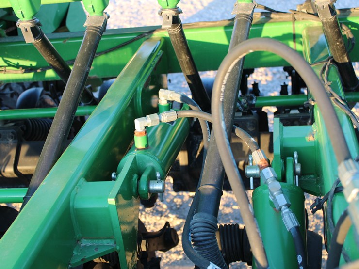 john-deere-1590-image-44