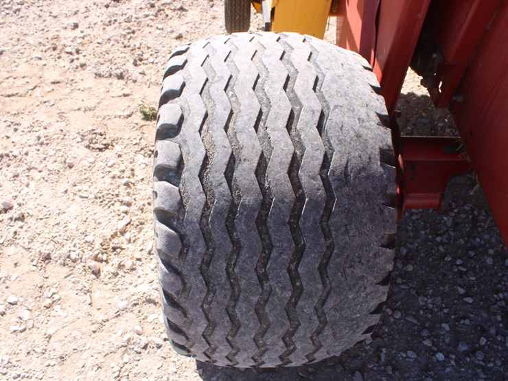 new-holland-br780-image-13