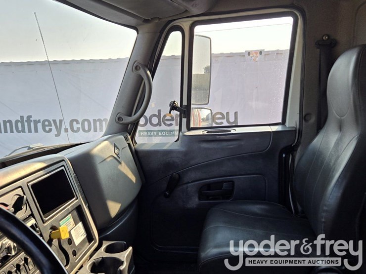 2009-international-7300-image-41