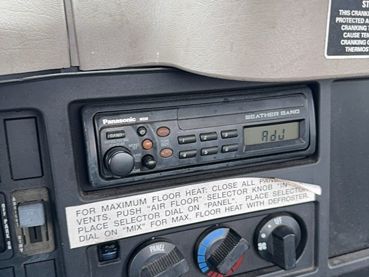 2001-international-4700-image-17