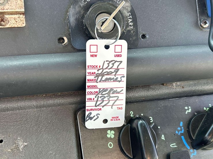 2009-freightliner-b2-image-25