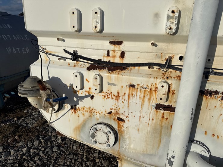 #5024-•-agm-agmc9l-~2000gal-water-tank-truck-bed-inv#-5024-image-5