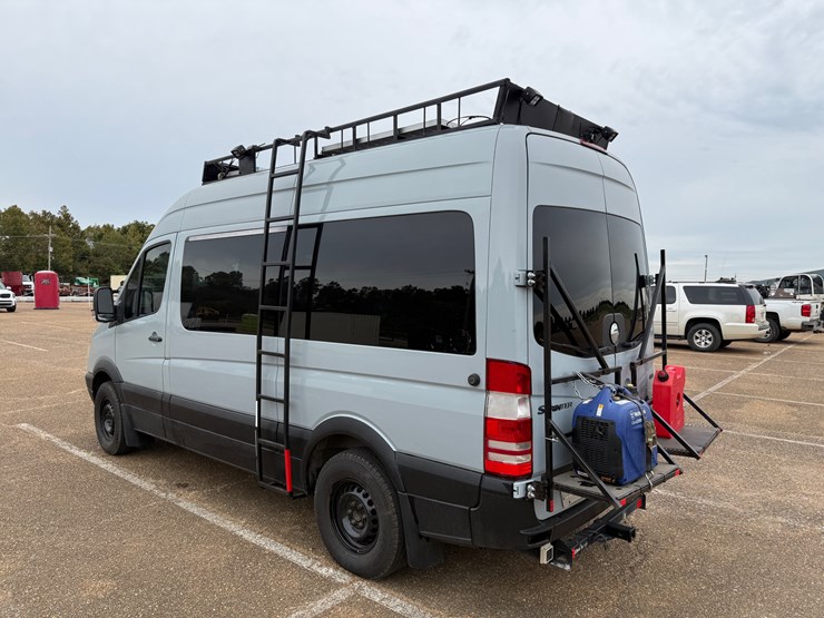 2008-freightliner-sprinter-2500-image-11