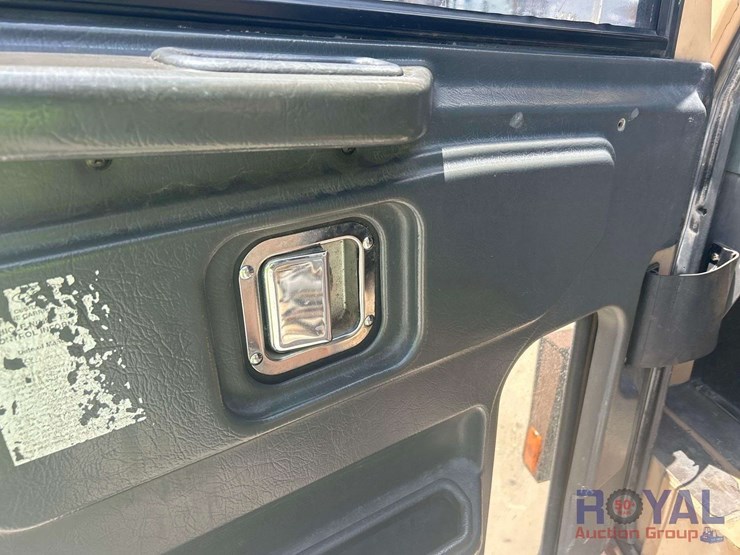 2012-crane-carrier-low-entry-t/a-rear-loader-garbage-truck-image-22