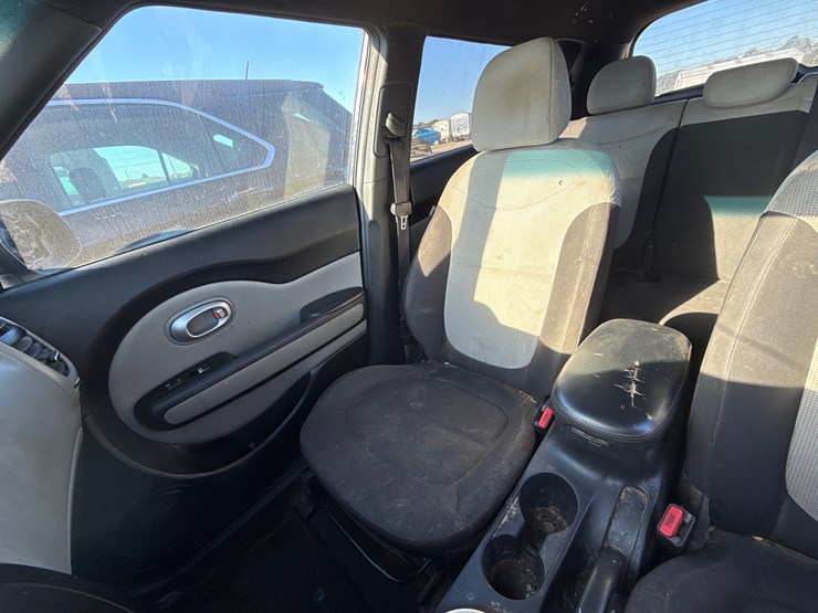 #27163-•-2017-kia-soul-suv-vin:-kndjn2a2xh7430848-inv#-27163-image-32