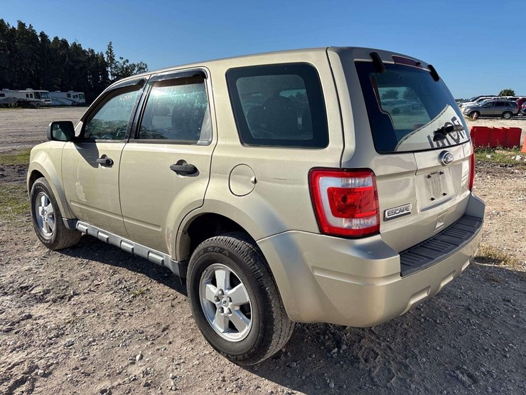 2011-ford-escape-image-4