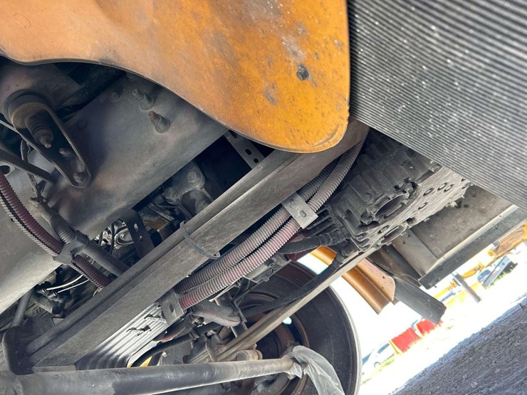 2009-freightliner-b2-image-32