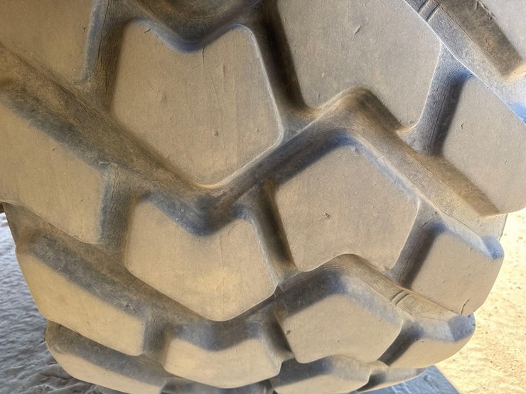 2007-caterpillar-725-image-13