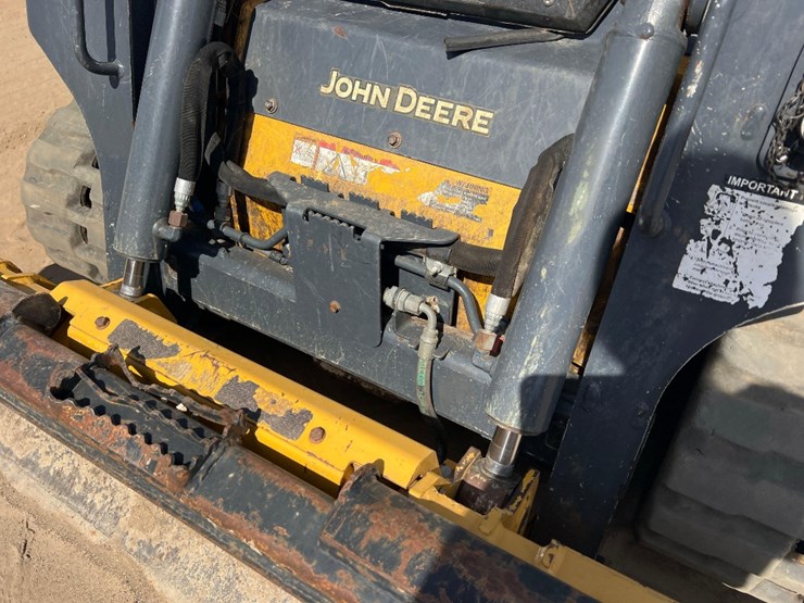 2020-deere-317g-image-10