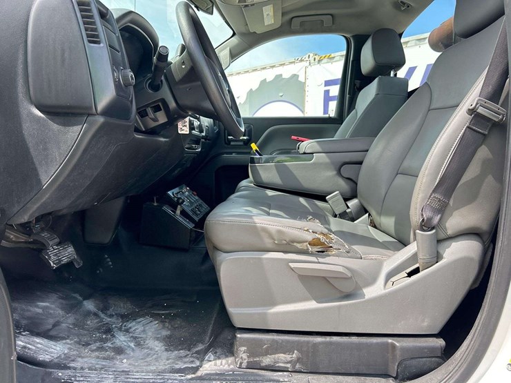 2017-chevrolet-silverado-image-11