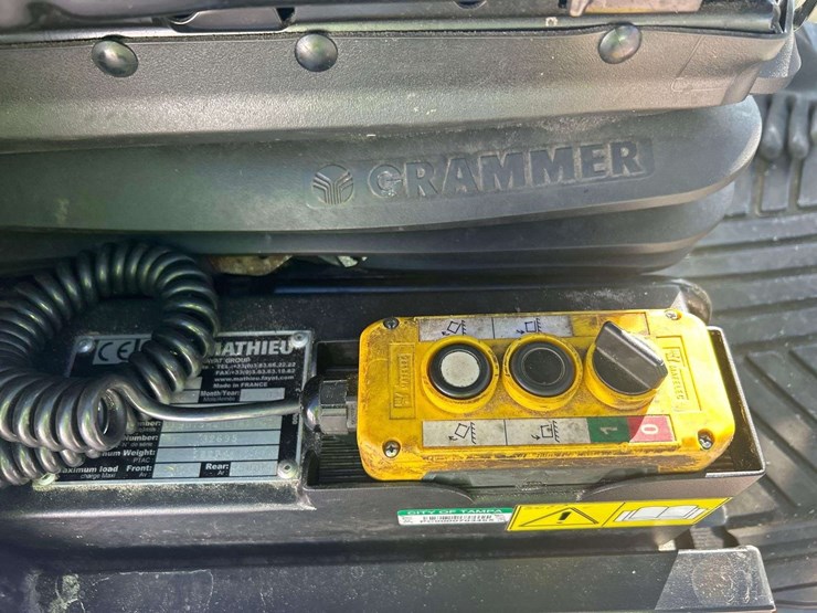 2020-mathieu-mc210-azura-flex-street-sweeper-image-11