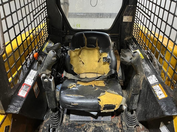 john-deere-317-image-16