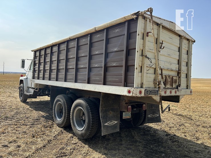 1982-international-s1700-image-9