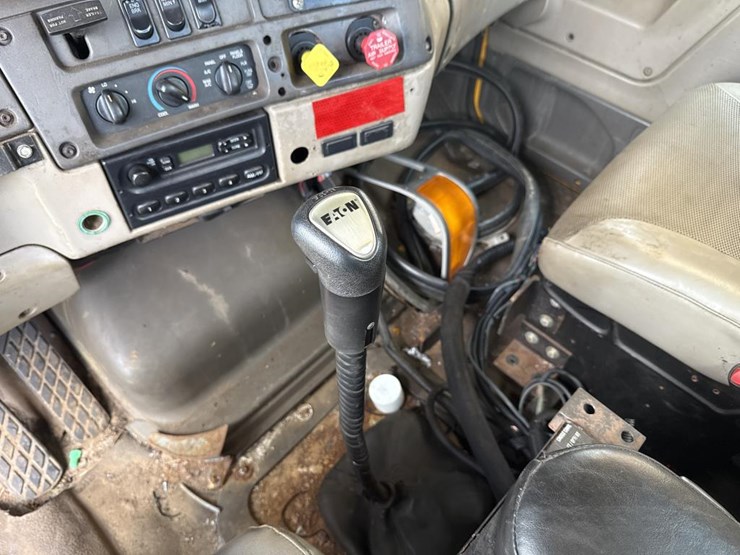 2001-caterpillar-c12-image-47