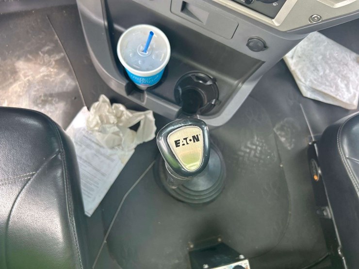 2014-mack-cxu613-t/a-wet-kit-day-cab-truck-tractor-image-16