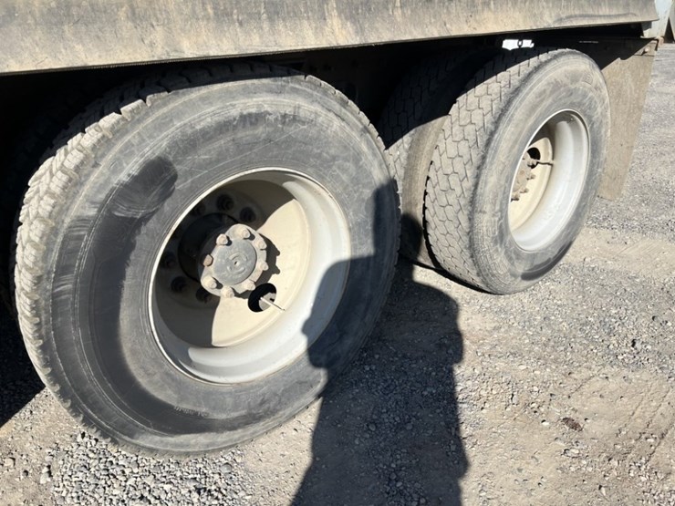 2009-international-7600-image-18