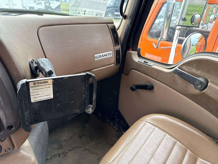 2004-mack-cv713-granite-fuel-and-lube-truck-image-31