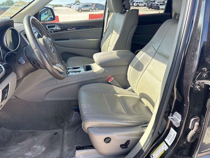 2013-jeep-grand-cherokee-laredo-image-14