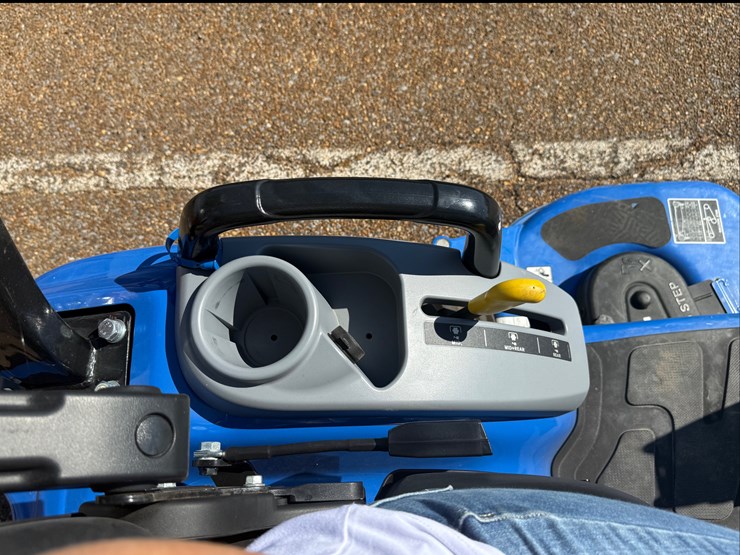 new-holland-workmaster-25s-image-24