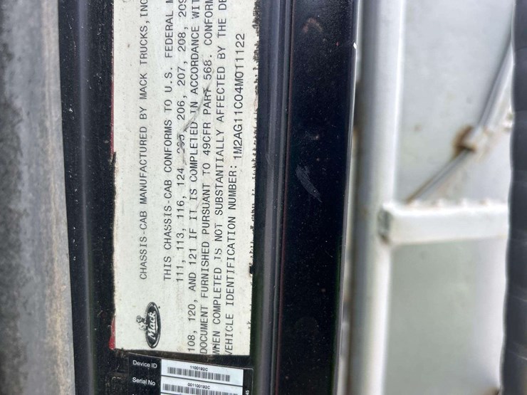 2004-mack-cv713-granite-fuel-and-lube-truck-image-5