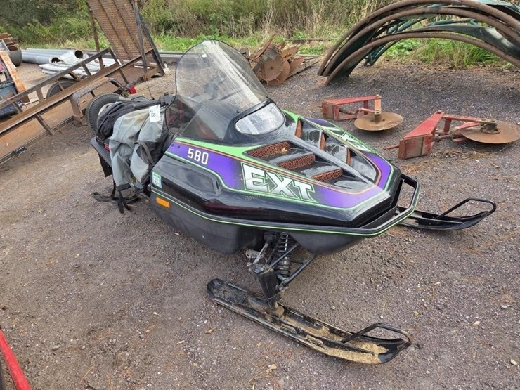 caterpillar-580-image-1