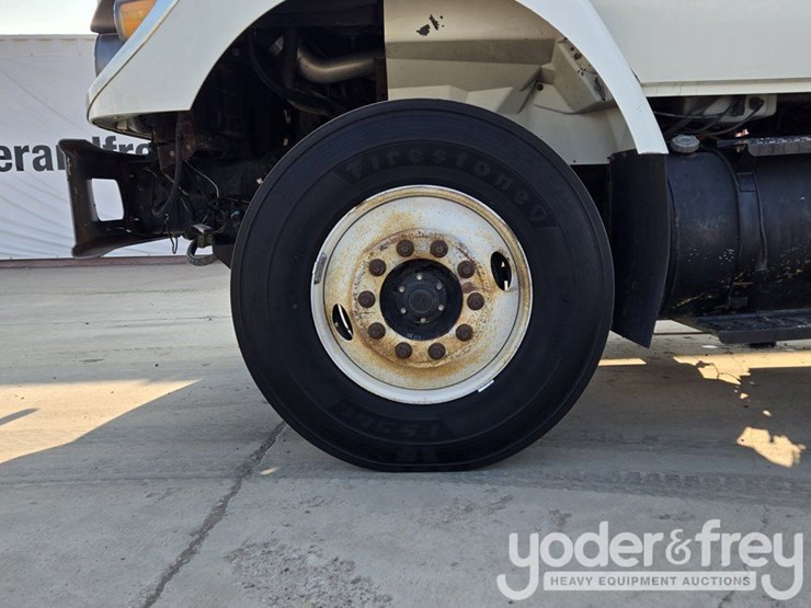 2009-international-7300-image-9