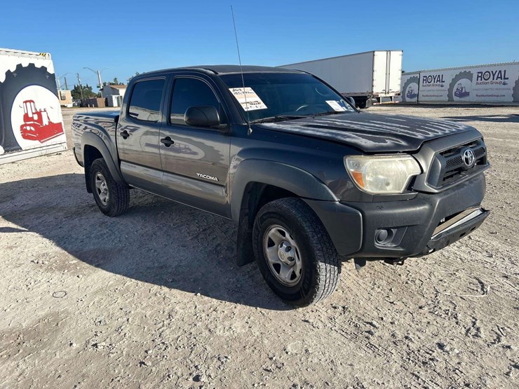 2013-toyota-tacoma-image-2
