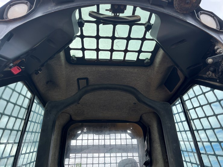 2010-deere-333d-image-12