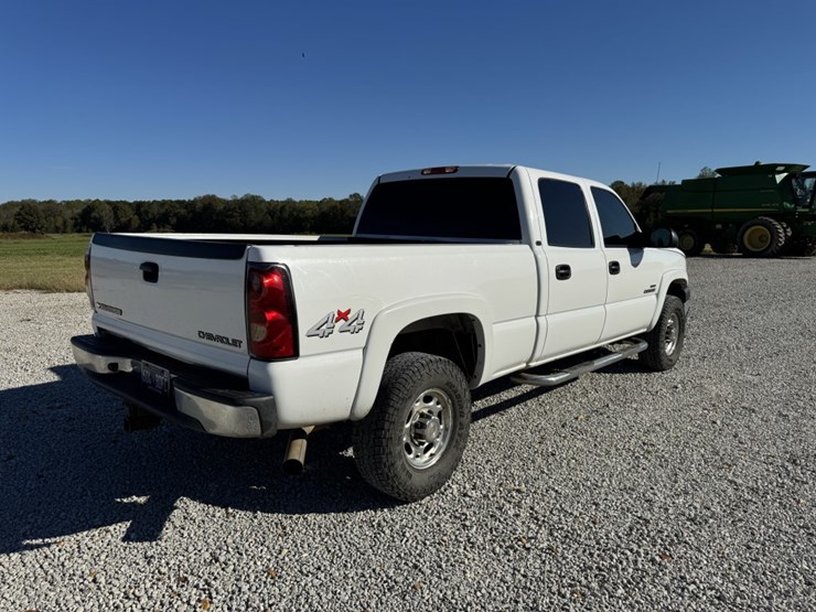 #13960-•-2005-chevy-2500-hd-crew-cab-truck-image-7