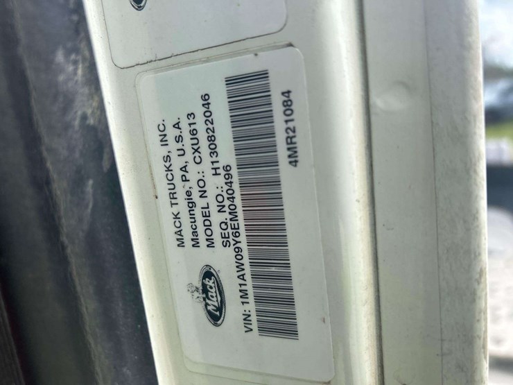 2014-mack-cxu613-t/a-wet-kit-day-cab-truck-tractor-image-5