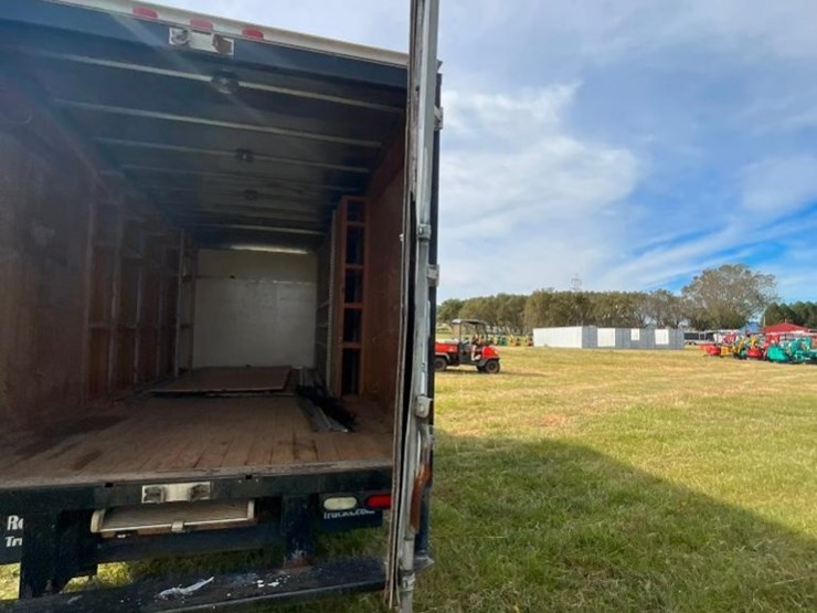 2014-ford-e350-image-25