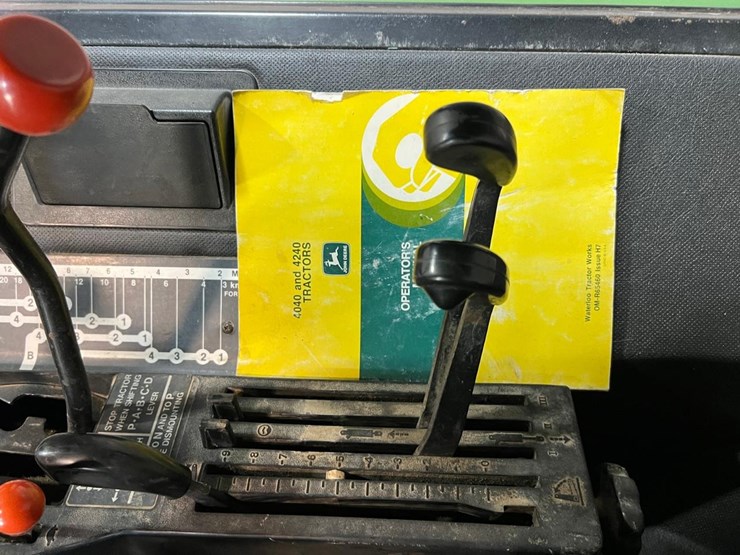 john-deere-4240-image-25