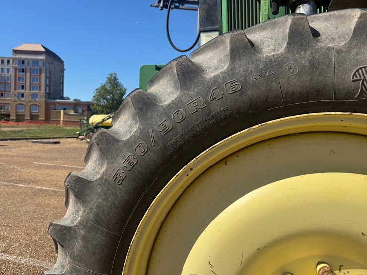 john-deere-4710-image-65