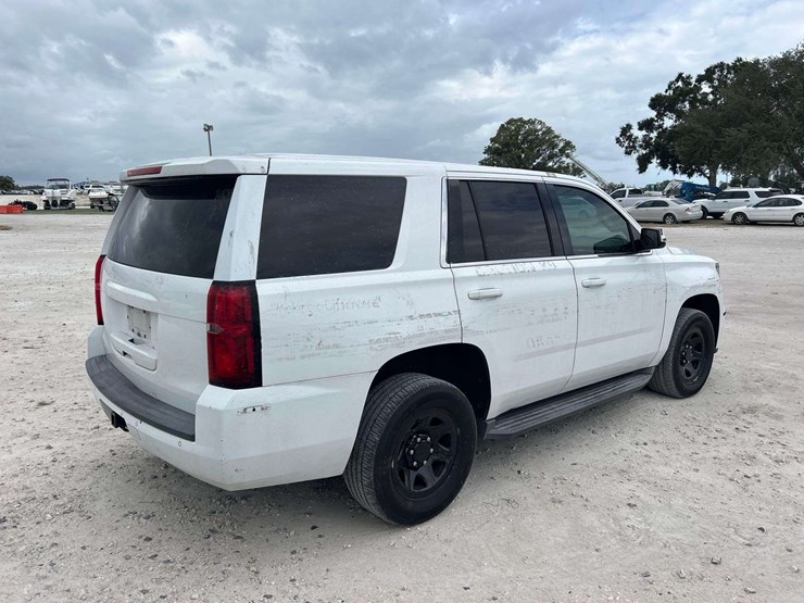 2016-chevrolet-tahoe-image-3