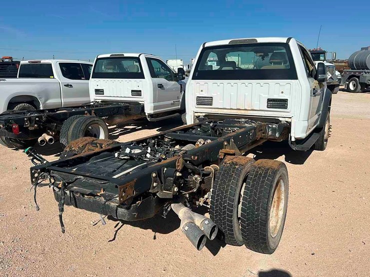 2017-ford-f550-image-3