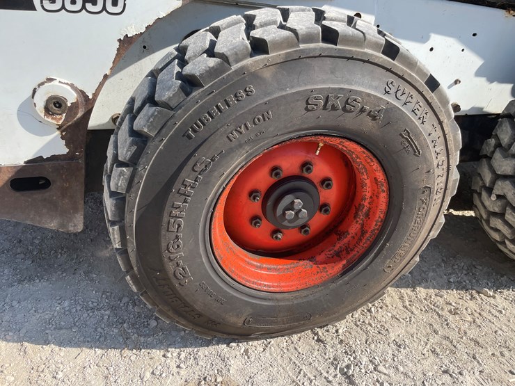 2011-bobcat-s650-image-9