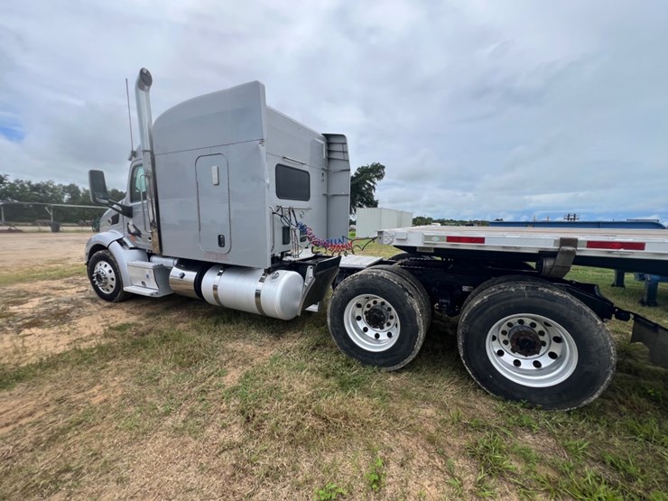 2014-peterbilt-579-image-2